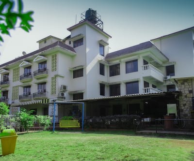 https://imgcld.yatra.com/ytimages/image/upload/t_hotel_yatra_city_desktop/v1480317471/Domestic Hotels/Hotels_Lonavala/Basilica holiday home/Garden.jpg